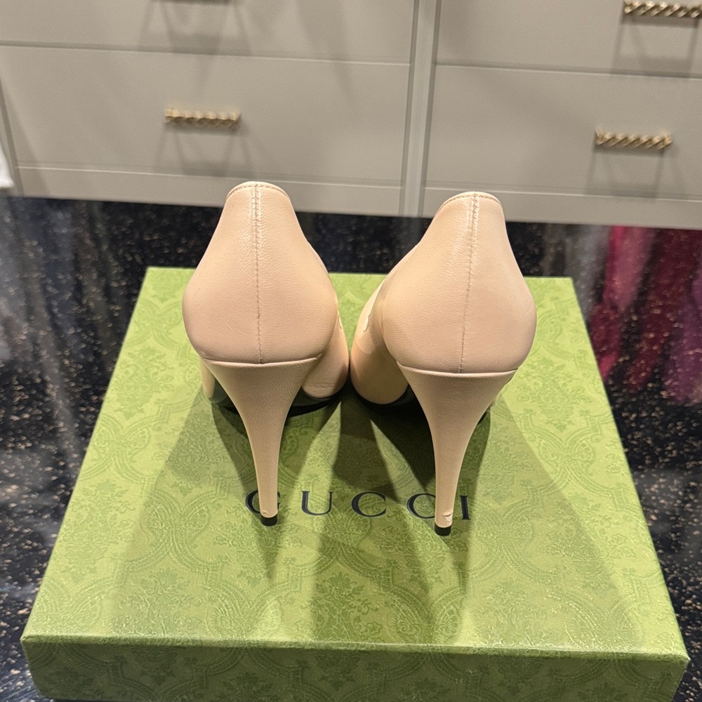 Gucci Women's Tan Heels - Picture 2 of 6